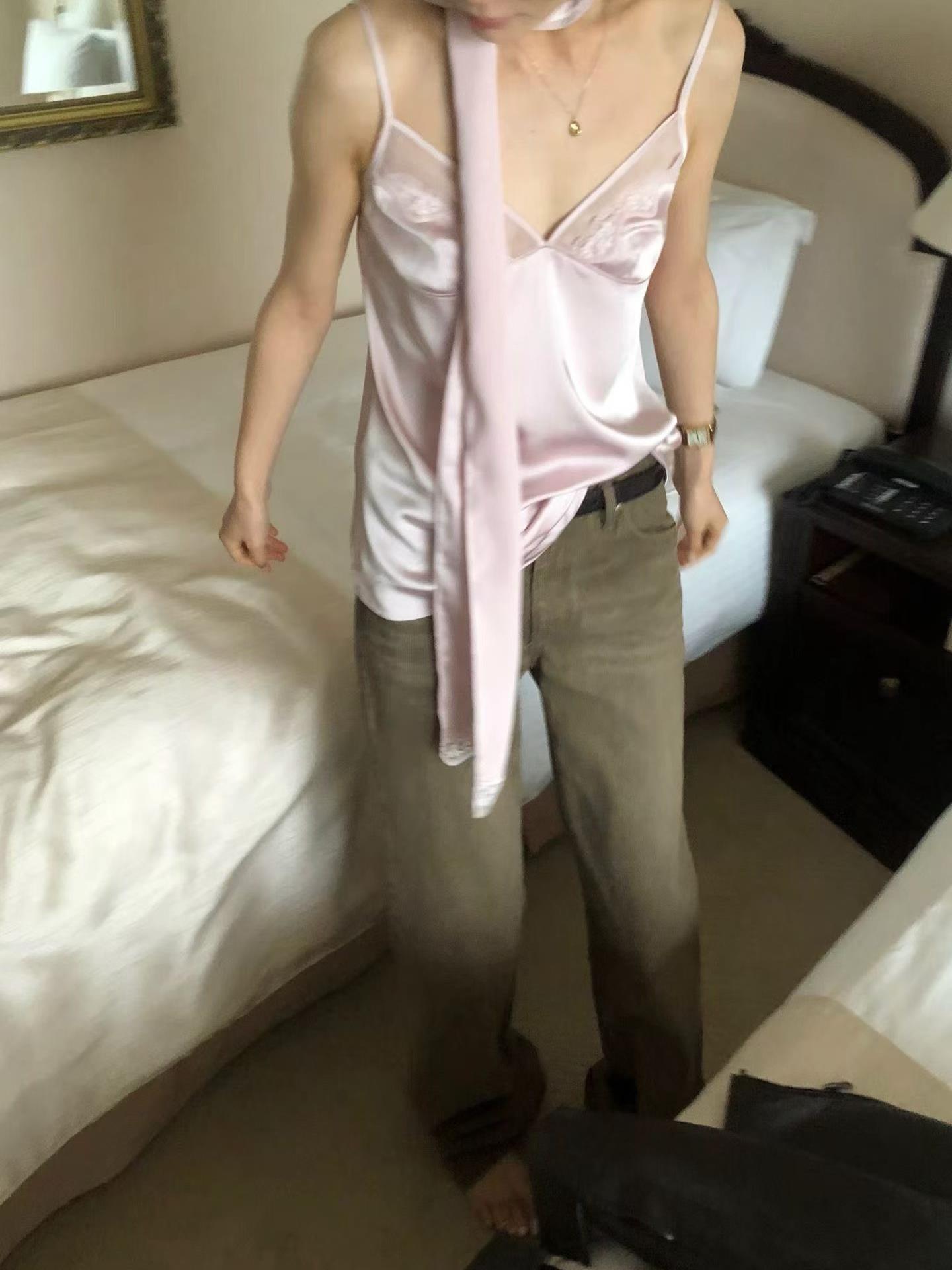 透紗蕾絲緞面背心(附緞帶)